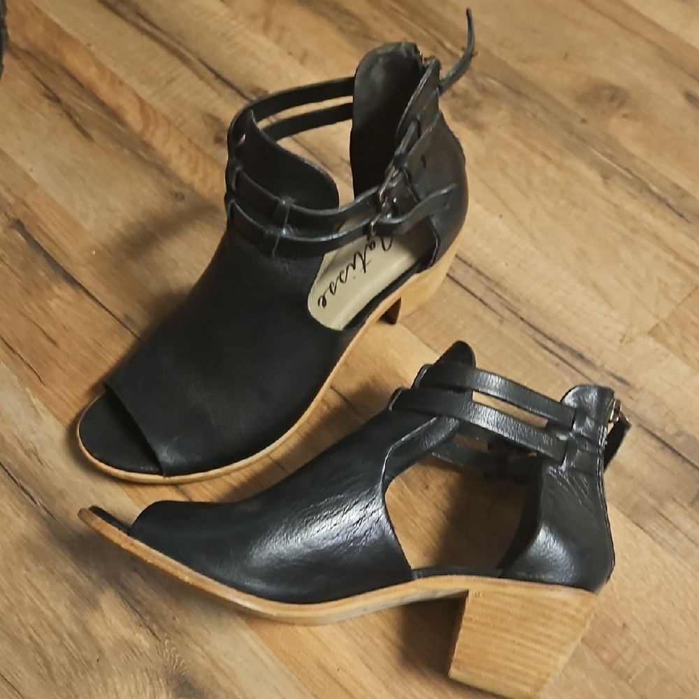 Matisse Black and Tan Ankle Boots with Chunky Heel and Open Toe